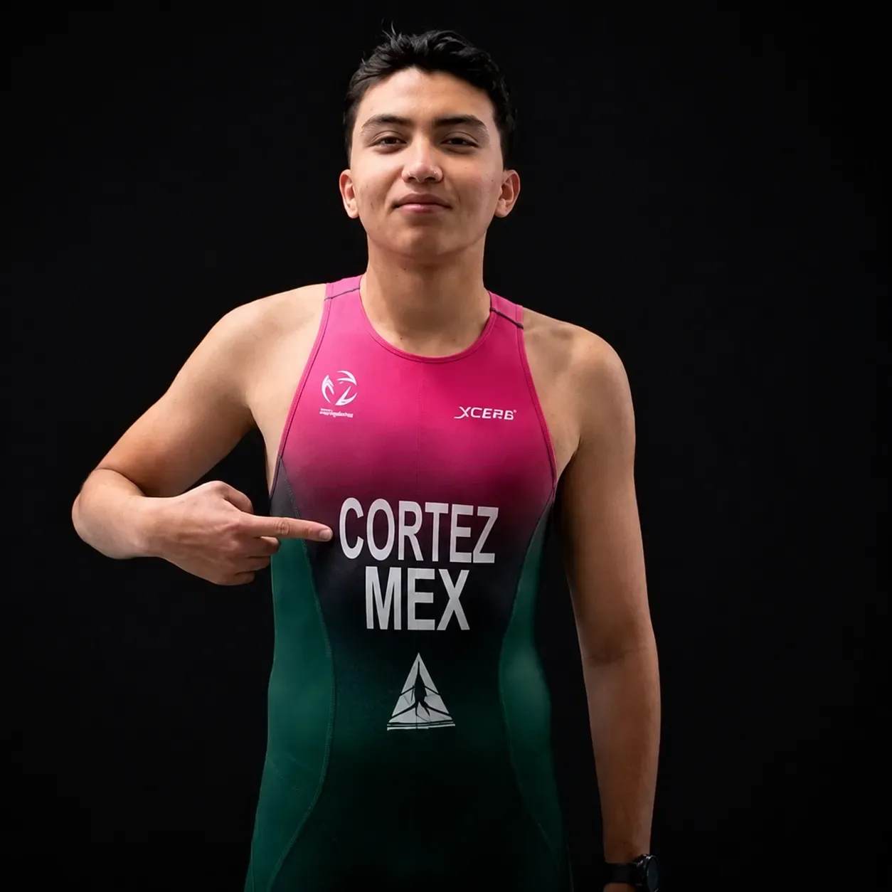 México suma plazas en triatlón y bádminton para Dakar 2026