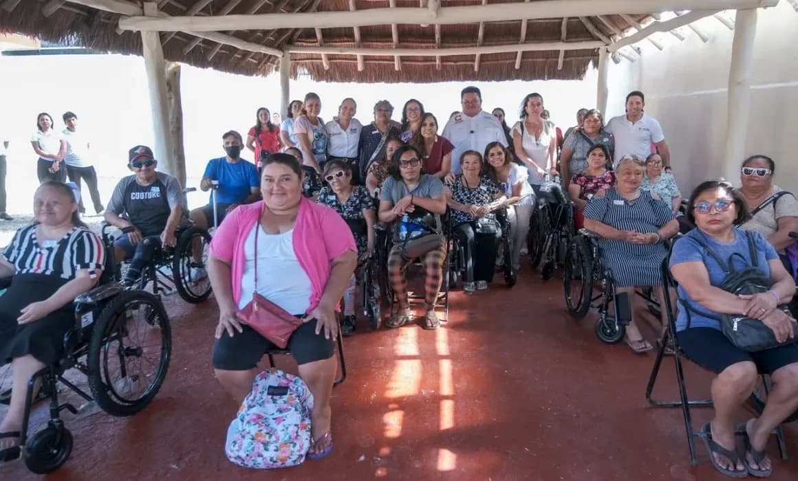 Cozumel entrega apoyos de movilidad a 33 personas con discapacidad