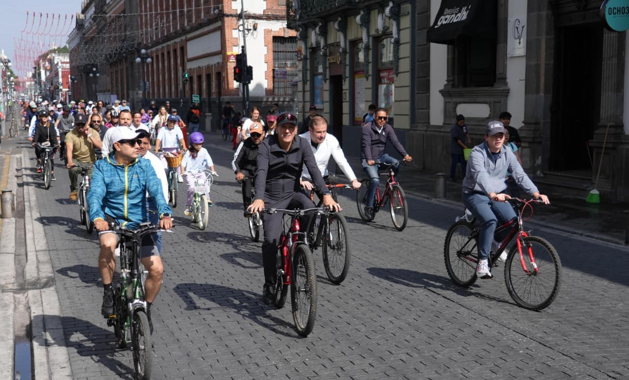 Pepe Chedraui participa en la Rodada Patrimonial en el Centro Histórico