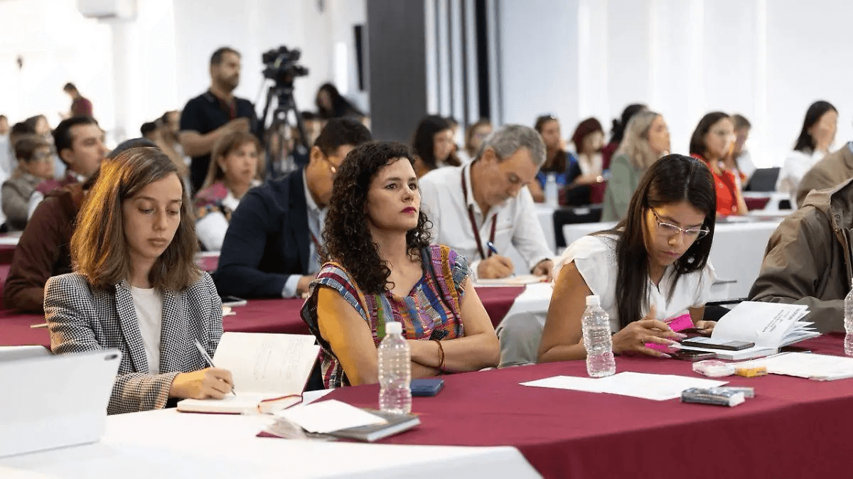 Morena inaugura escuela para capacitar a sus alcaldes