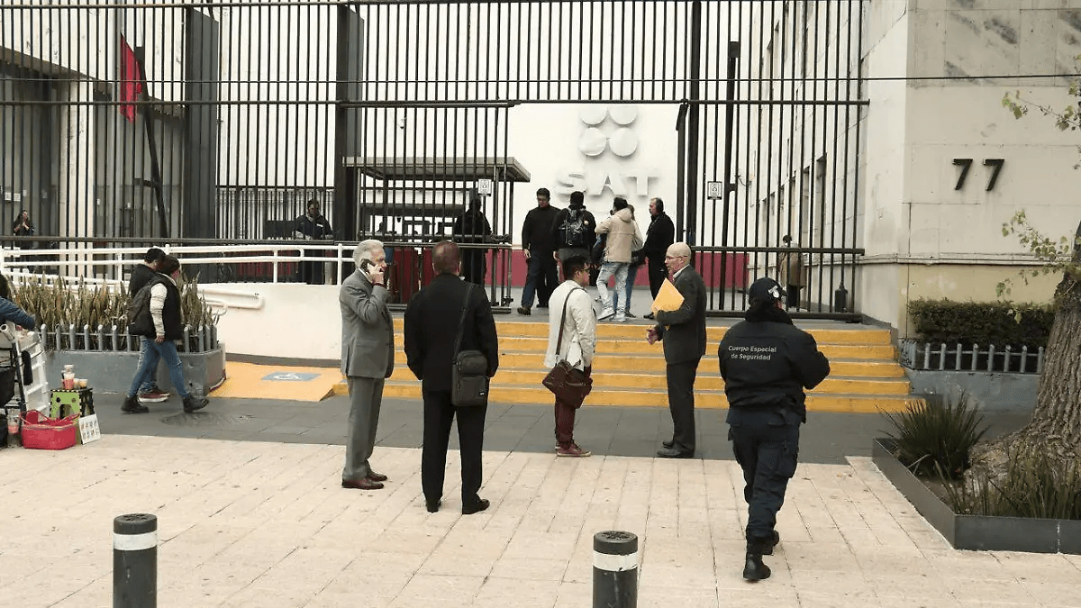 SAT denunciará a factureras y suspenderá a contribuyentes que compren facturas falsas