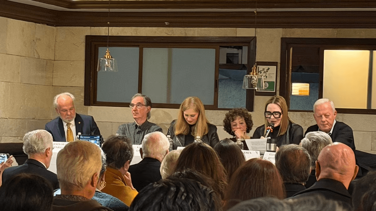 Advierten exconsejeros del IFE daño a la democracia por sobrerrepresentación de Morena