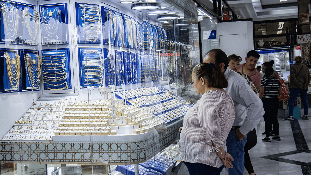 Oro registra mayor caída diaria desde 1983; plata sufre peor jornada en la historia