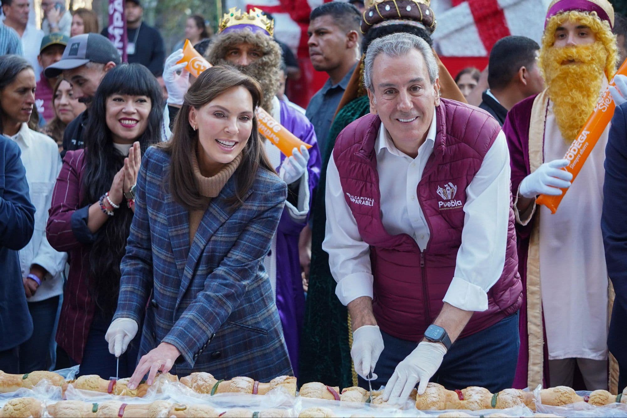 Puebla Capital hace historia y rompe récord Guinness con la rosca de Reyes más grande del mundo